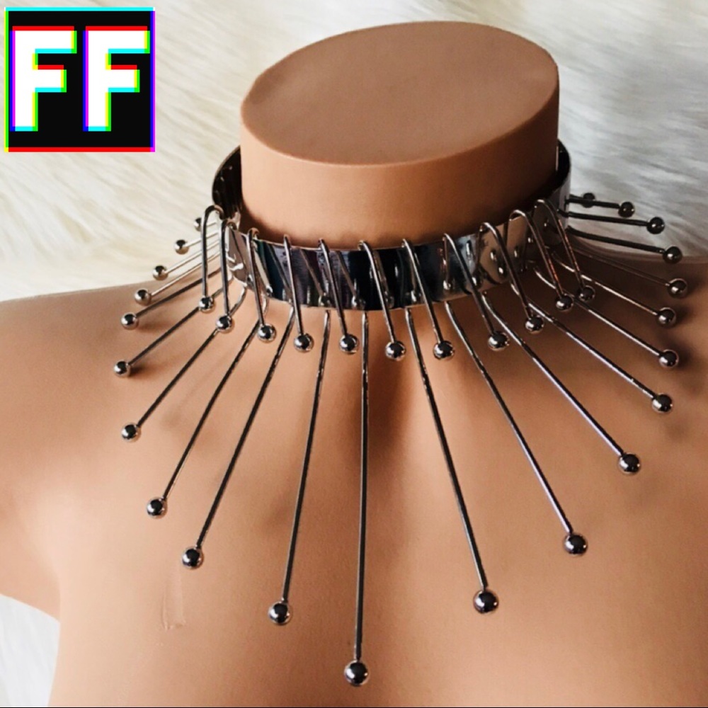 Spiked Choker Statement Necklace 🤘🏽 - Picture 4 of 8